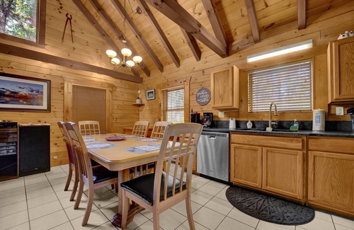 Rockbridge Cabin | Hummingbird Cabin with Indoor Saltwater Pool