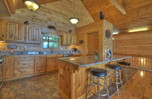 Chatsworth Cabin | Hummingbird Haven is the ultimate retreat for large groups! Enjoy pet-friendly accommodations, breathtaking mountain views, a hot tub, firepit, WiFi, and hiking