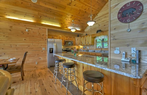 Chatsworth Cabin | Hummingbird Haven is the ultimate retreat for large groups! Enjoy pet-friendly accommodations, breathtaking mountain views, a hot tub, firepit, WiFi, and hiking