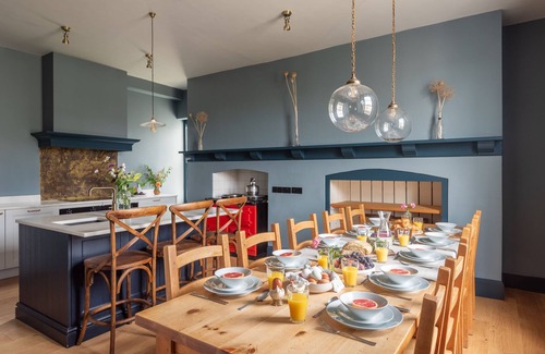 Newton Ferrers House | Hummingbird House - a cottage that sleeps 11 guests in 5 bedrooms