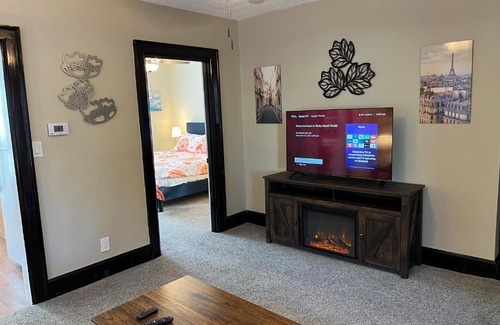 Norwood House | Hunter #1, Private One Bed near Xavier & Downtown