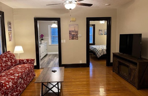 Norwood House | Hunter #2 Private One Bed near Xavier & Downtown