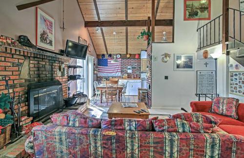 Hunter House | Hunter Hideaway with Yard and Deck 3 Mi to Ski Slopes