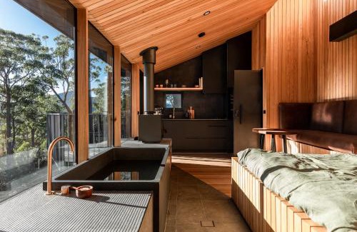 Glen Huon Bed & Breakfast | Hunter Huon Valley Cabin Three