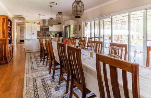 Broke House | Hunter Moon Country Hse | Hunter Valley Luxury Group Stay Firepit/Spa/EVCharger