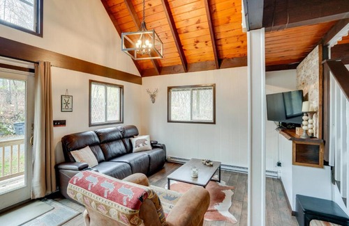 Hunter House | Hunter Mountain Home with Game Room 1 Mi to Skiing!