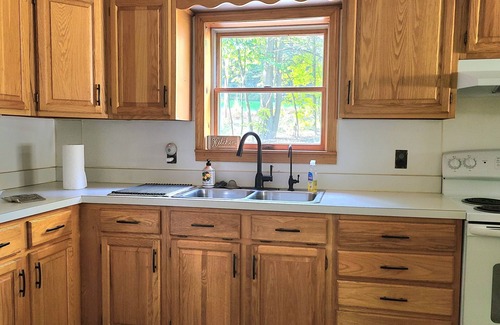 Bladensburg House | Hunter's Cottage Near Creek with Firepit + Hiking