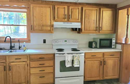 Bladensburg House | Hunter's Cottage Near Creek with Firepit + Hiking