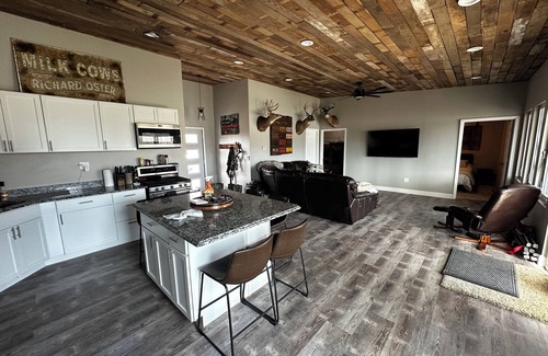 Loogootee Cabin | Hunter's Heaven overlooking private lake on 30 acres.