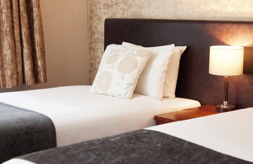 Kingscote Hotel | Hunters Hall Tetbury by Greene King Inns