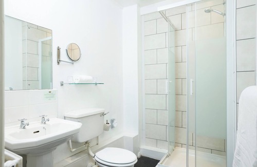 Kingscote Hotel | Hunters Hall Tetbury by Greene King Inns