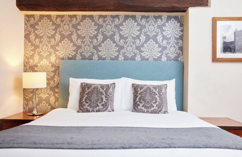 Kingscote Hotel | Hunters Hall Tetbury by Greene King Inns