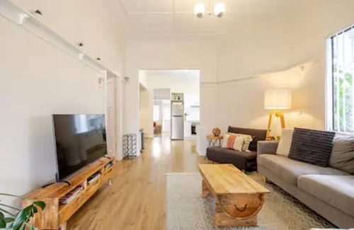 Cessnock House | Hunter’s Hideaway - Close to all amenities and wineries