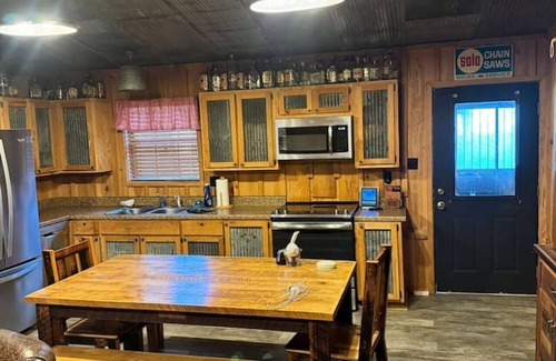 Beech Grove House | Hunting Lodge on The Black River