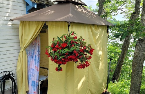 Vergas House | Hunting season is here!! Cozy Casita on Loon Lake-dog friendly!