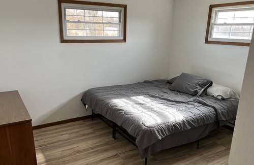 Mercer County House | Hunting Stay close to Iowa public Hunting
