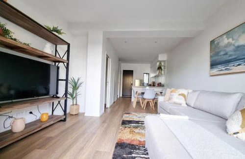 Auckland House | Huntington Townhouse with Patio and Parking