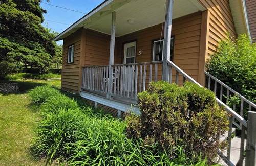 Hunts Point Cabin | Hunts Point 1-BR Coastal Retreat - Cottage # 5