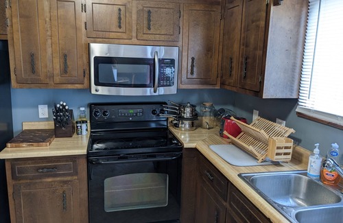 Huntsville House | ✪Huntsville Habitat✪ Perfect Long-Term - King Bed!