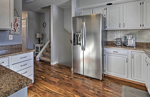 Lakeview House | Huntsville Home: Walk to Indian Lake & Pew Island!