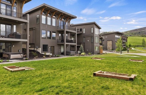 Ogden House | Huntsville, Utah Townhome near Snowbasin Ski Resort.EW28