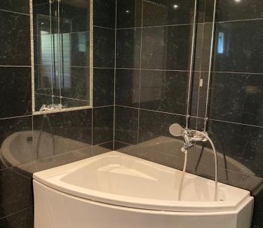 Espoo Centre Apartment | Huoneisto saunalla ja ulkoporealtaalla