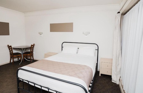 Kyabram Hotel | Hurley's Bar & Bistro