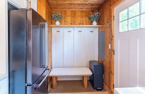 Cheboygan House | Huron Helm · Lake Front*Hot Tub*Fire Pit*Kayaks*Arcade Games*