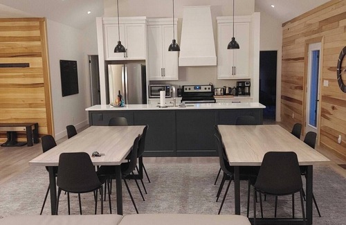 South Bruce Peninsula Cottage | Huronia Luxury: Lakefront Views & Game Room!
