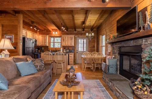 Deep Gap Cabin | Hurricane Hideaway*Hot Tub*Game Rm*Views*PetsOK