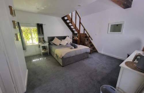 Hursley Bed & Breakfast | Hursley Rooms - The Dolphin