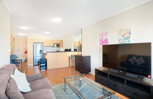Adelaide Central Business District Apartment | Hurtle Home - 2 Bed Apt