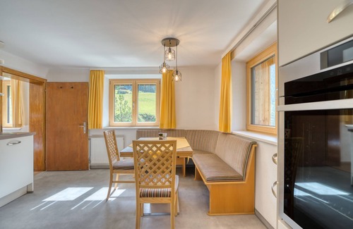 Schroecken Apartment | HUS 24