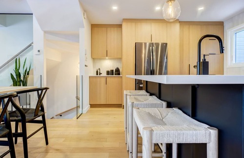 Mont-Tremblant Village House | HushHaus - 5 min to Ski- VIP Mtn Parking Pass - Luxury Linens