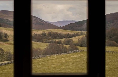 Ballater House | Huswell - Inverenzie - Luxury farmhouse with mountain views