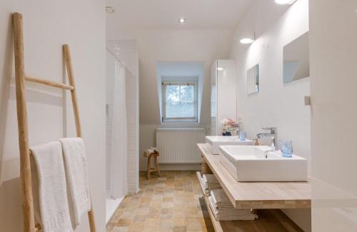 Sint-Andries Hotel | Huswell - Two guest-rooms in stylish villa - free bikes