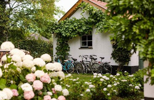 Sint-Andries Hotel | Huswell - Two guest-rooms in stylish villa - free bikes