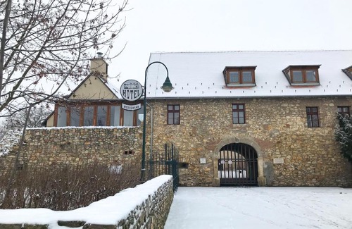 Szerencs Hotel | Huszárvár Hotel Kastélyszálló