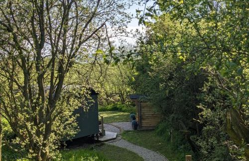 Great Fryup Dale Ski Chalet | Hut In The Glade, Shepherds Hut with Hot Tub