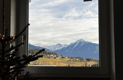 Ramsau am Dachstein Cabin | Hut with a view of the Dachstein and direct access to the ski and cross-country slopes.