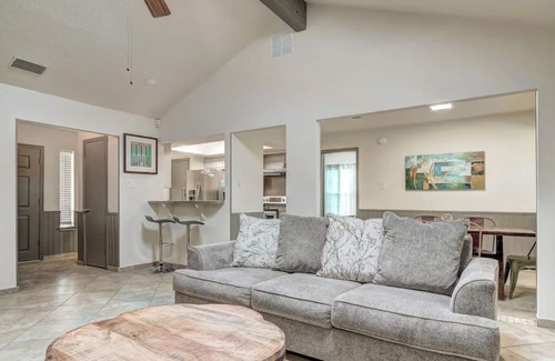 Hutto House | Hutto 4 BDRM GETAWAY HOME PERFECT FOR BUSINESS OR LEISURE.