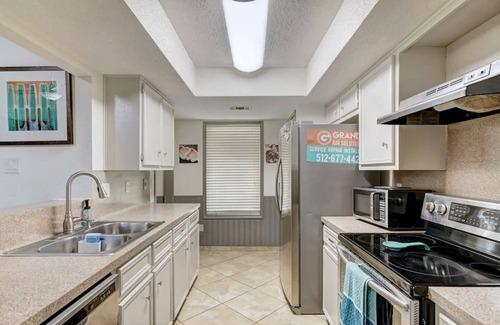 Hutto House | Hutto 4 BDRM GETAWAY HOME PERFECT FOR BUSINESS OR LEISURE.
