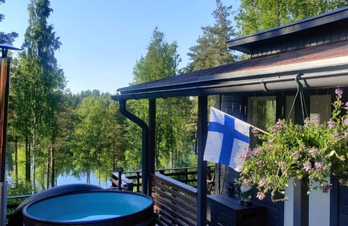 Ylojarvi Villa | Huvila ja saunamökki järven rannalla