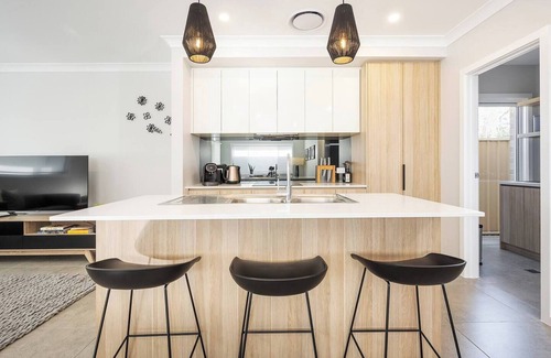 Central Mudgee Cottage | Huxley House Central Mudgee Retreat with Backyard