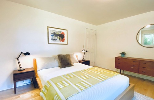 Consecon House | Huycks House - Prince Edward County Retreat Near Wineries and Beaches