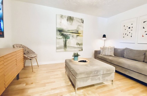 Consecon House | Huycks House - Prince Edward County Retreat Near Wineries and Beaches