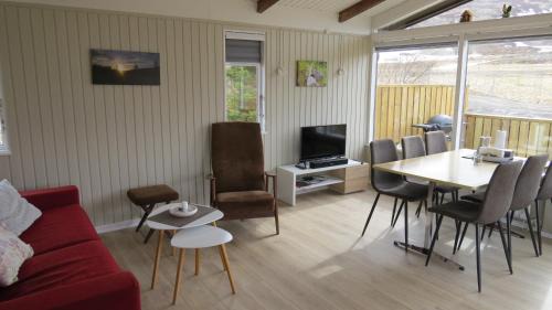 Holmavik House | Hvammur 1 with private hot tub
