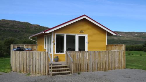 Holmavik Cabin | Hvammur 2 Bjarg with private hot tub