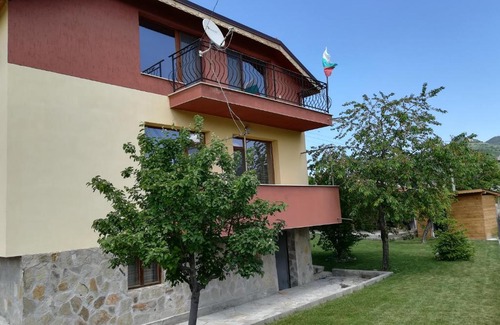Hvoyna House | Hvoyna House