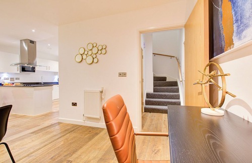 Peninsula Apartment | Hybrid Resi Greenwich